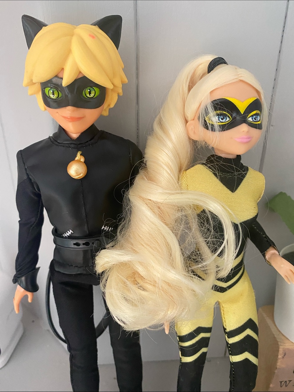 2020 Miraculous Queen Bee & Cat Noir Articulated Dolls